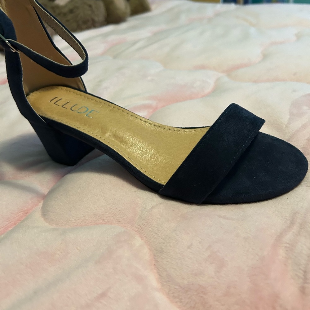 Blue Sandals with Open Toe and Comfortable Fit